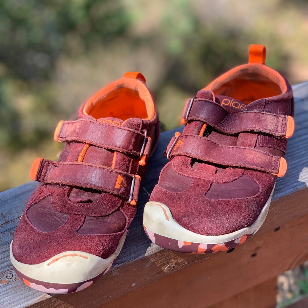 Plae burgundy size 2 kids shoes